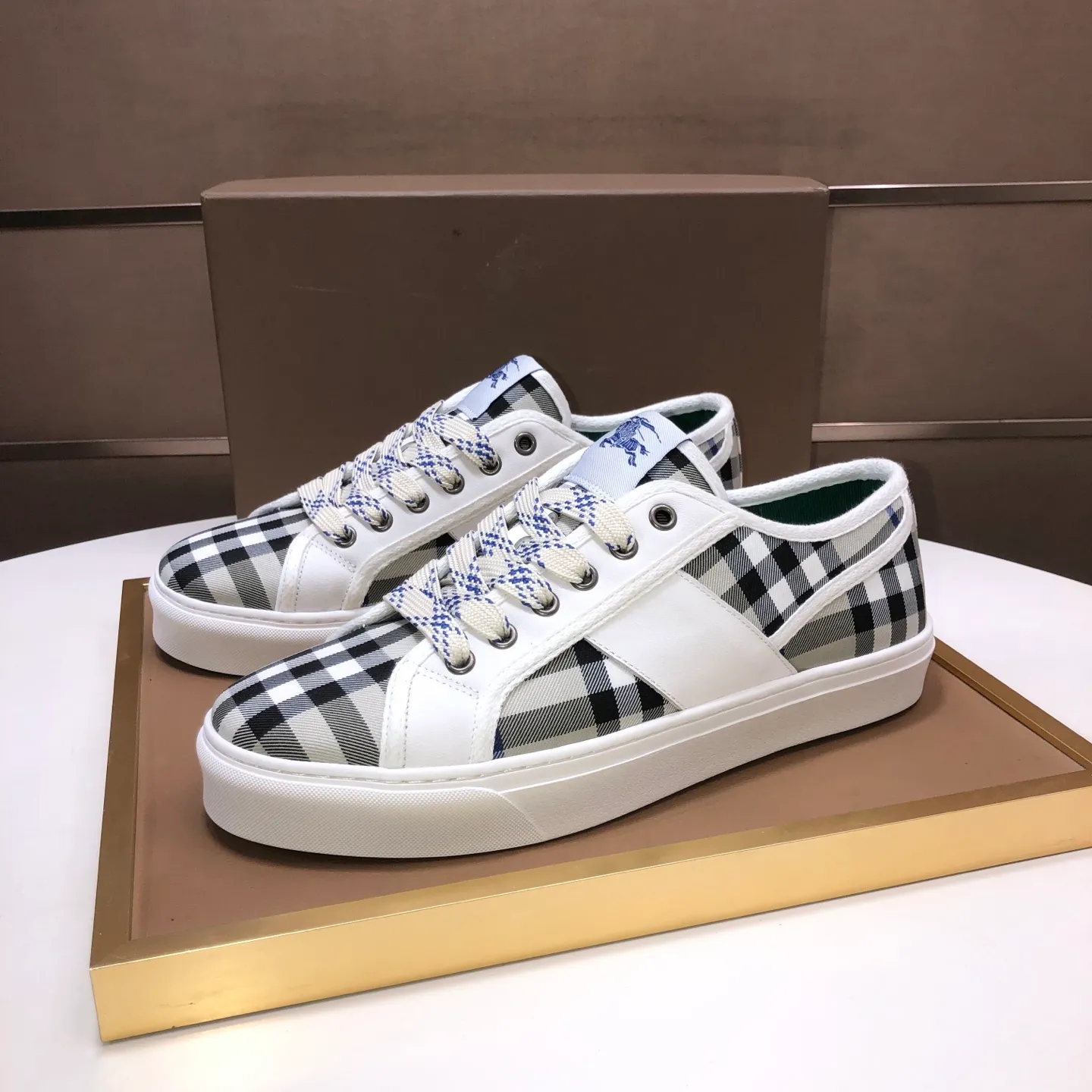 Men's shoes💰460💰【Burberry】Classic low-top sneakers｜Imported cowhide with classic plaid fabric｜Sheepskin lining｜Original outsole｜Fine workmanship and comfortable to wear Size: 38-44 (customized at 45)